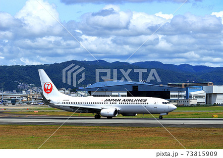 大阪国際空港 飛行機JAL 逆ラン着陸 大阪国際空港 飛行機JAL 逆ラン着陸 73815909