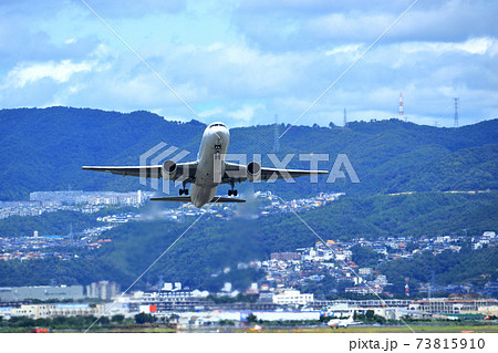 大阪国際空港 飛行機JAL 逆ラン離陸 大阪国際空港 飛行機JAL 逆ラン離陸 73815910