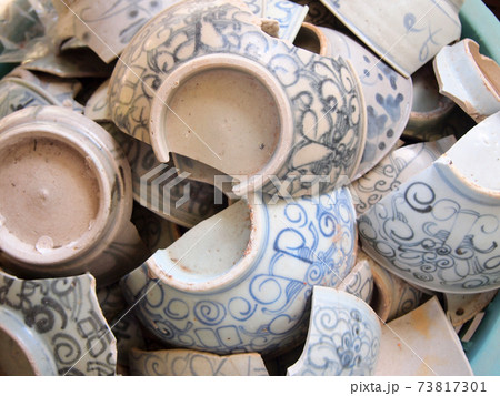a lot of antique and crockery 73817301