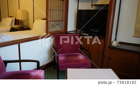 軽井沢、万平ホテルのクラッシックな室内 73818192