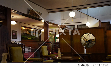 軽井沢、万平ホテルのロビー 73818398