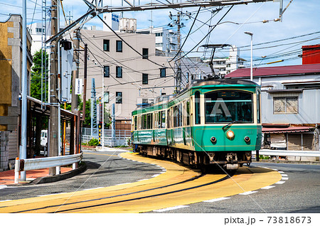 神奈川県藤沢市 江ノ電(江の島-腰越間の路面区間) 神奈川県藤沢市 江ノ電(江の島-腰越間の路面区間) 73818673