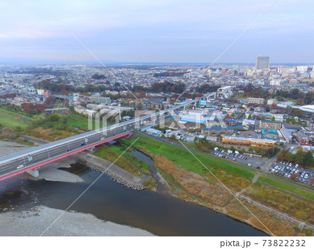 多摩都市モノレール線･JR立川駅方面をドローンで空撮（東京都日野市） 73822232