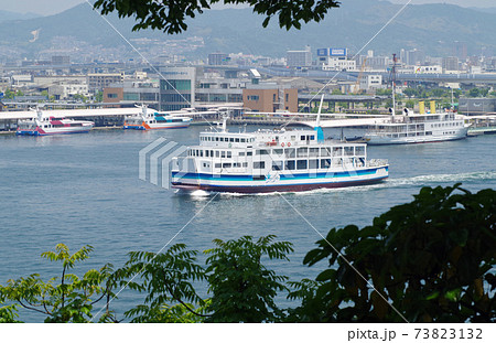 広島宇品港の出船入船の景色 広島宇品港の出船入船の景色 73823132