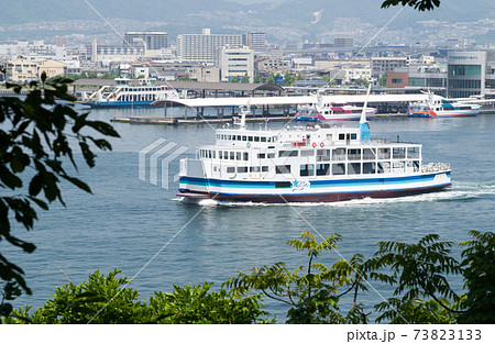 広島宇品港の出船入船の景色 73823133