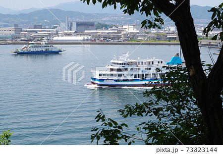 広島宇品港の出船入船の景色 広島宇品港の出船入船の景色 73823144