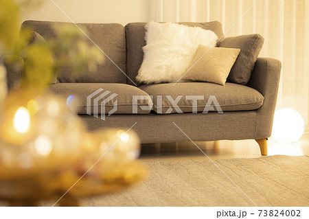 夜のリビング　 73824002