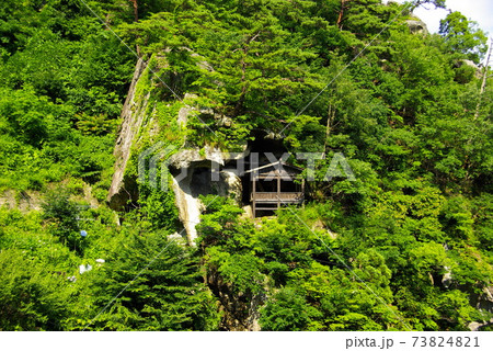 梅雨明けを迎えた宝珠山 立石寺『山寺』 73824821