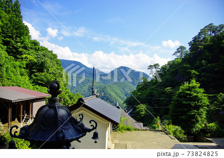梅雨明けを迎えた宝珠山 立石寺 山寺 の写真素材 7345
