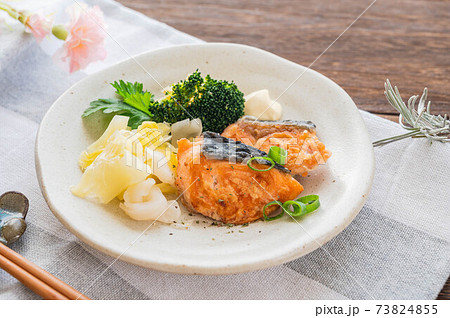 鮭のムニエル 73824855