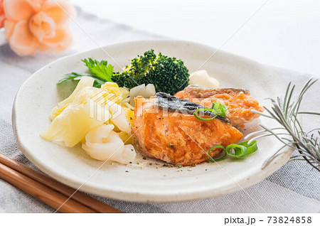 鮭のムニエル 鮭のムニエル 73824858