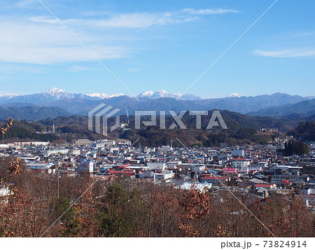 初冬の飛騨高山、町並みと北アルプス 初冬の飛騨高山、町並みと北アルプス 73824914