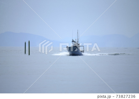 大牟田市　三池港　帰港する釣船、 73827236