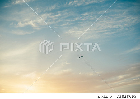夕焼けに染まる空 73828695