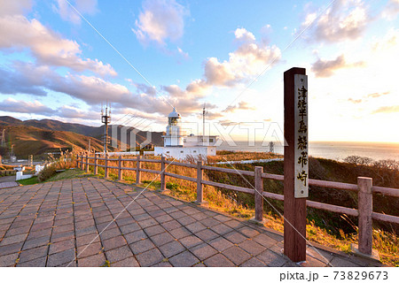 龍飛埼灯台夕景　竜飛岬　津軽半島　青森県東津軽郡外ヶ浜町　 73829673