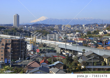 富士山神社からみる富士山と鶴ヶ峰方面の風景　横浜市 73831478