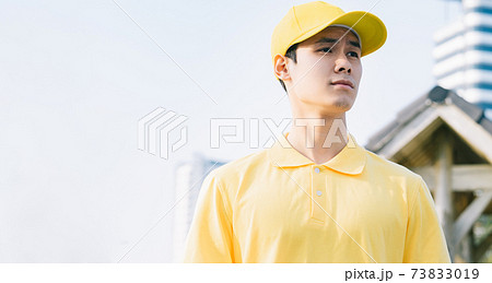 Delivery man 73833019