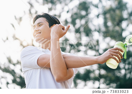 Man healthy lifestyle 73833023