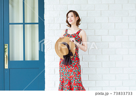 旅する女性 旅する女性 73833733