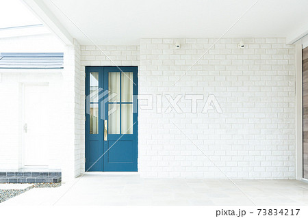 玄関前のエクステリア 73834217