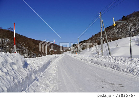 山奥の圧雪路（道道135号線・炭鉱メモリアル森林公園付近 73835767