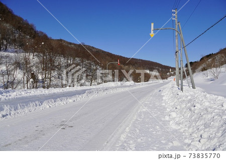 山奥の圧雪路(道道135号線・炭鉱メモリアル森林公園付近 山奥の圧雪路(道道135号線・炭鉱メモリアル森林公園付近 73835770