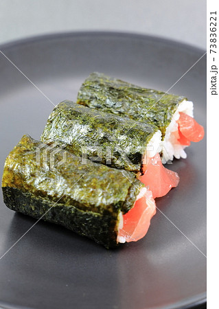 マグロはみ出し鉄火巻 マグロはみ出し鉄火巻 73836221