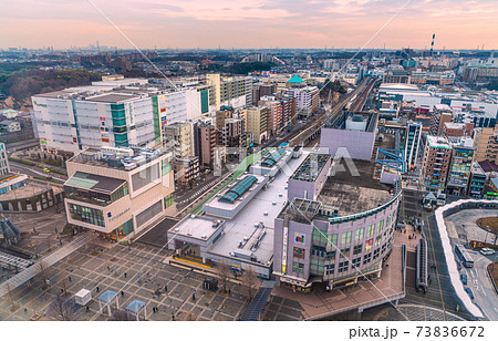 日本の横浜都市景観　センター北駅などを望む(奥にセンター南駅） 73836672
