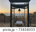 江ノ島　夕暮れの龍恋の鐘 73838033