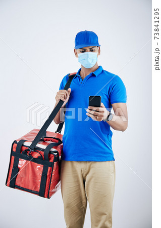 Courier checking customer addres 73841295