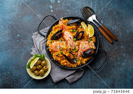 Traditional Spanish seafood paella Traditional Spanish seafood paella 73843646