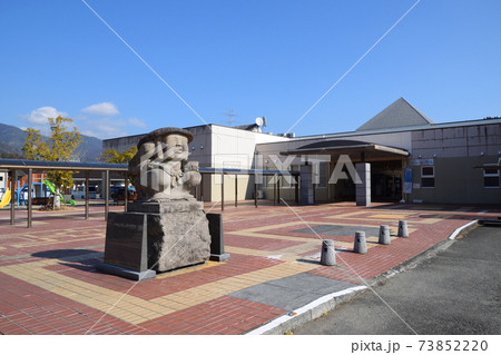 えびの市立文化センター前の「田の神さあ」 73852220