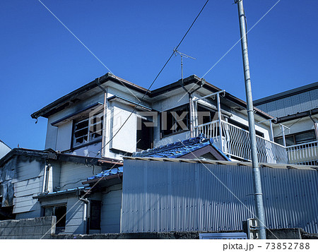 火災で放置された住宅 火災で放置された住宅 73852788