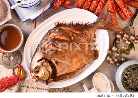 Smoked golden pomfret 73853592