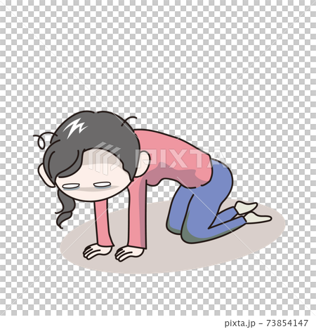 ひざまづくガックリした若い女性 73854147