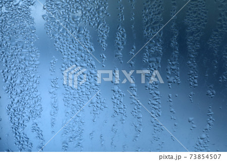 結露した窓ガラス 73854507