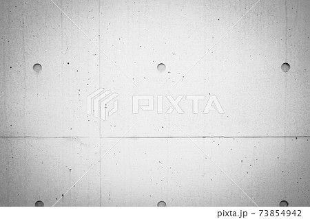打ちっ放しのコンクリート壁の背景 寄り モノクローム 周辺減光 打ちっ放しのコンクリート壁の背景 寄り モノクローム 周辺減光 73854942