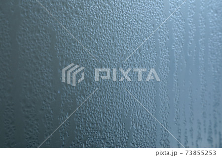 結露した窓ガラス 73855253