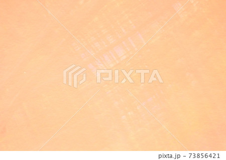 オレンジ色系の抽象的背景　壁面風デコボコした表面　 73856421