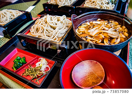 群馬県の四万温泉街にあるお蕎麦の美味しいお店の中島屋さんのきのこそば 73857080