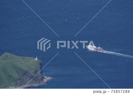 利尻島鴛泊港を出港したハートランドフェリー 73857289