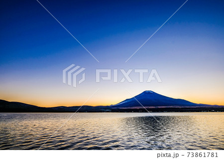 山梨県の山中湖と富士山 山梨県の山中湖と富士山 73861781