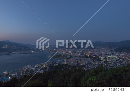 鍋冠山公園展望台からの長崎市街地夕景 鍋冠山公園展望台からの長崎市街地夕景 73862434