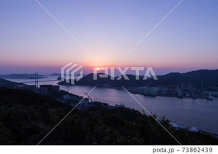 鍋冠山公園展望台からのながさき女神大橋夕景 鍋冠山公園展望台からのながさき女神大橋夕景 73862439