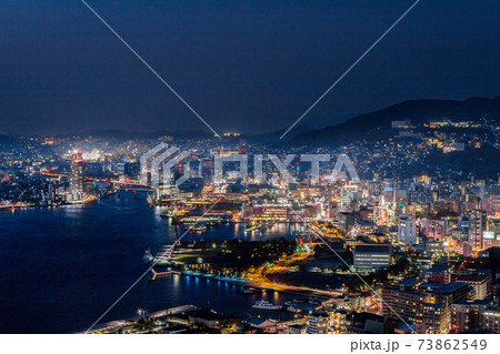鍋冠山公園展望台からの長崎市街地夜景 73862549