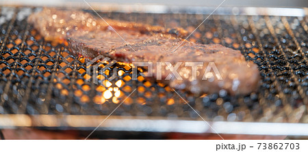 国産牛サーロインステーキ 七輪で炭火焼き 国産牛サーロインステーキ 七輪で炭火焼き 73862703