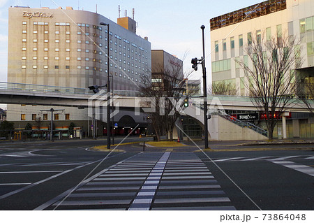 ゴーストタウン　ロックダウン　自粛　市街地　通り O 73864048