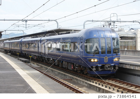 福知山駅を発車する特急はしだて5号 73864541