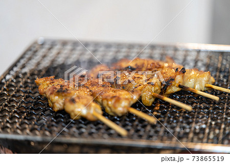 焼鳥モモ 七輪で炭火焼き 焼鳥モモ 七輪で炭火焼き 73865519