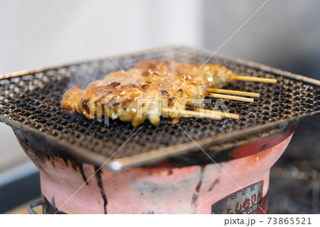 焼鳥モモ 七輪で炭火焼き 焼鳥モモ 七輪で炭火焼き 73865521
